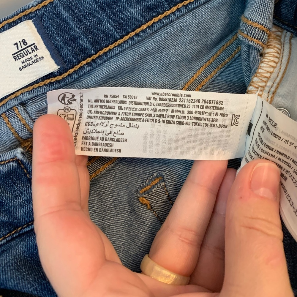 Abercrombie Kids Boys Lightweight Straight Leg Jeans in Medium Wash - Picture 11 of 13